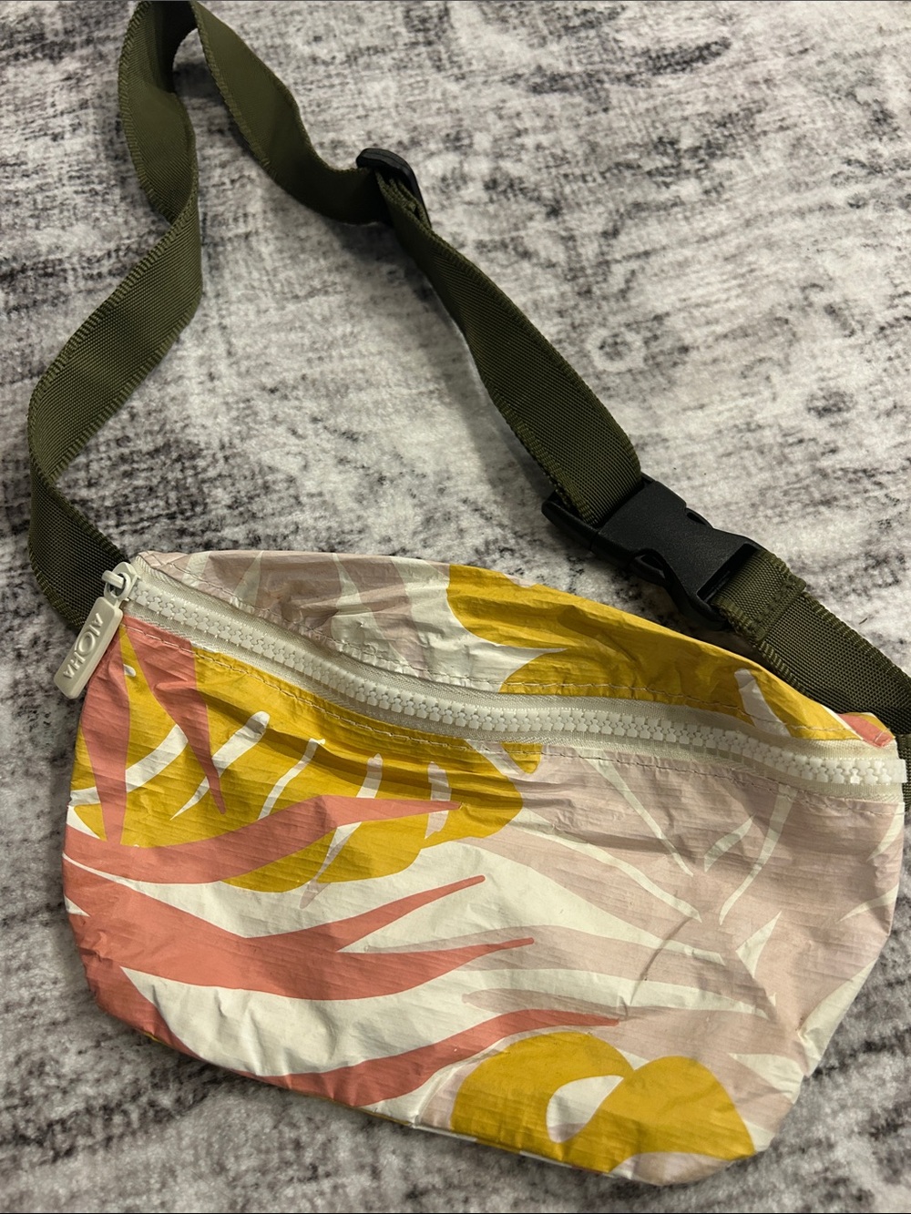 Aloha Printed Leaf-Pattern Crossbody Fanny Pack - Olive Strap